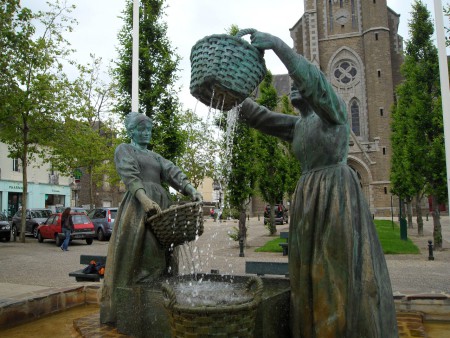 109.a - Cancale, fontana delle raccoglitrici di ostriche